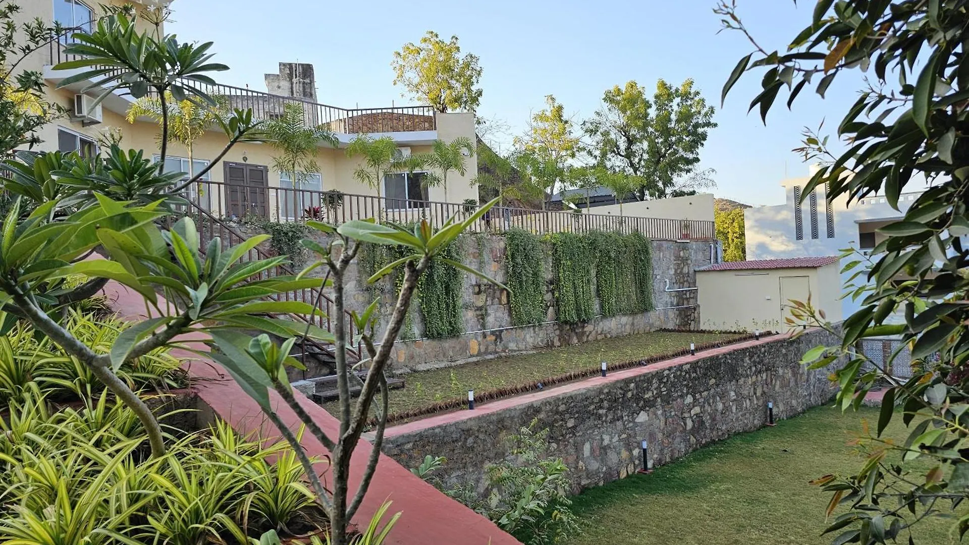 Villa Insignia - Entire 3 Bhk With Private Pool And Parking Udaipur India