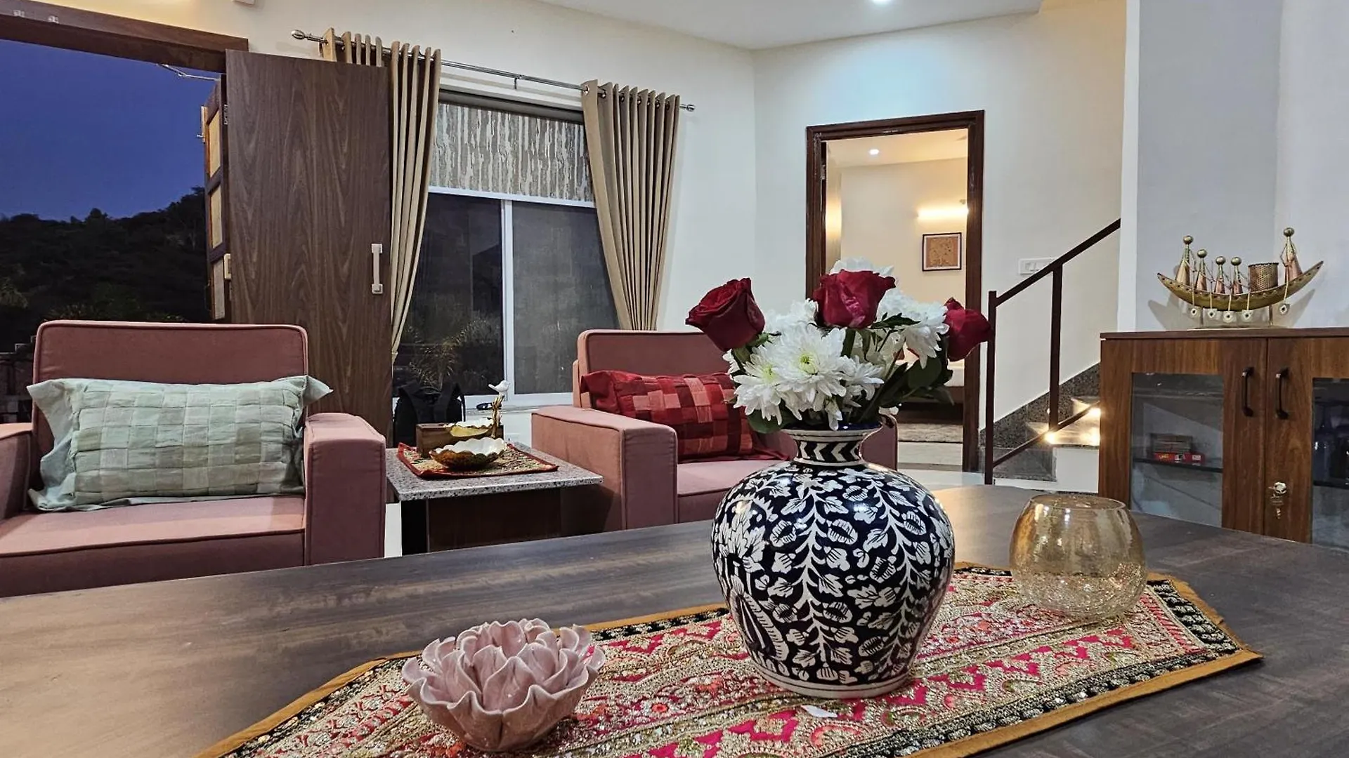 Villa Insignia - Entire 3 Bhk With Private Pool And Parking Udaipur