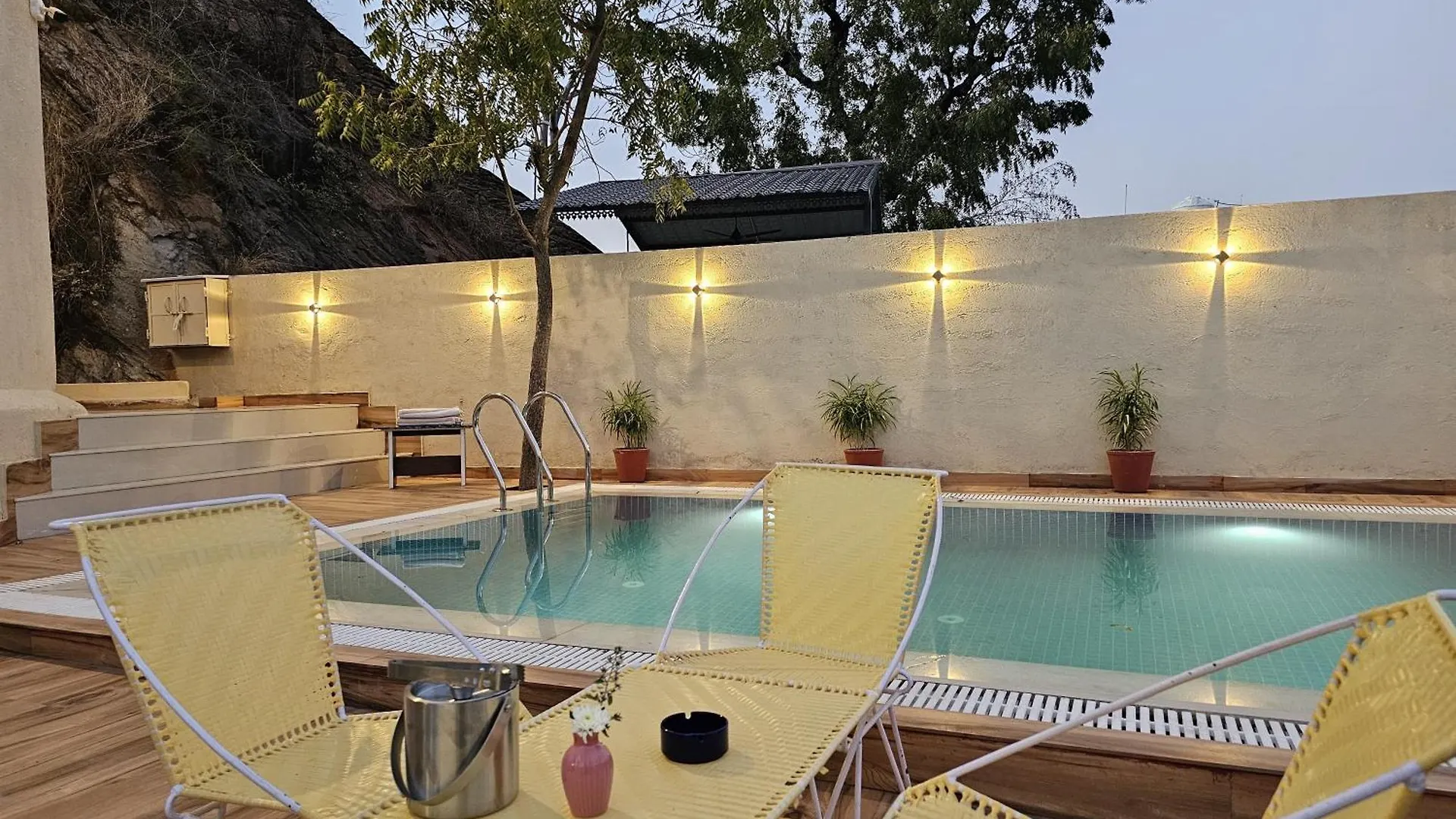 Villa Insignia - Entire 3 Bhk With Private Pool And Parking Udaipur
