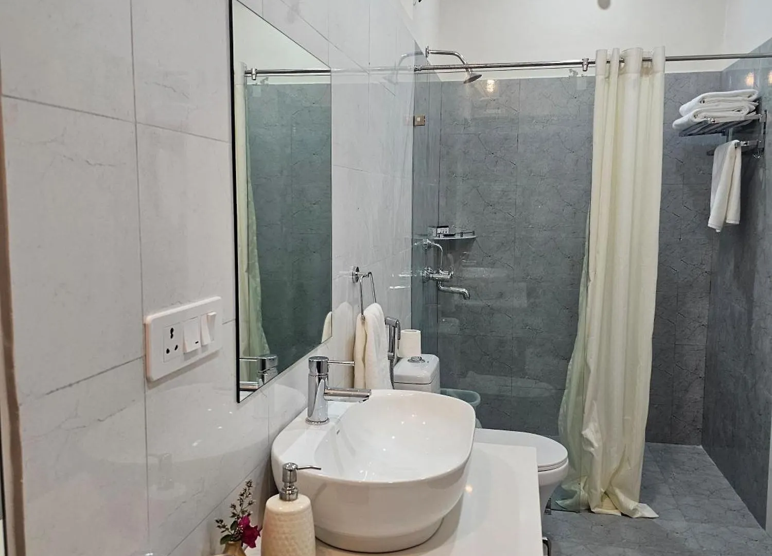 Villa Insignia - Entire 3 Bhk With Private Pool And Parking Udaipur