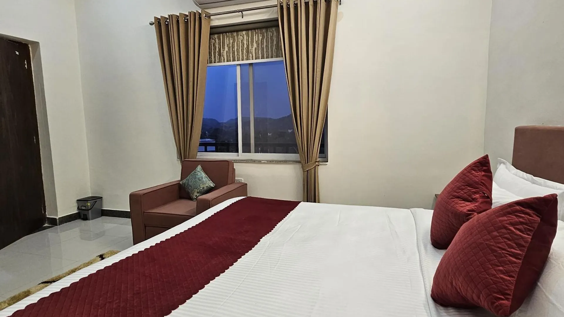 Villa Insignia - Entire 3 Bhk With Private Pool And Parking Udaipur 0*,