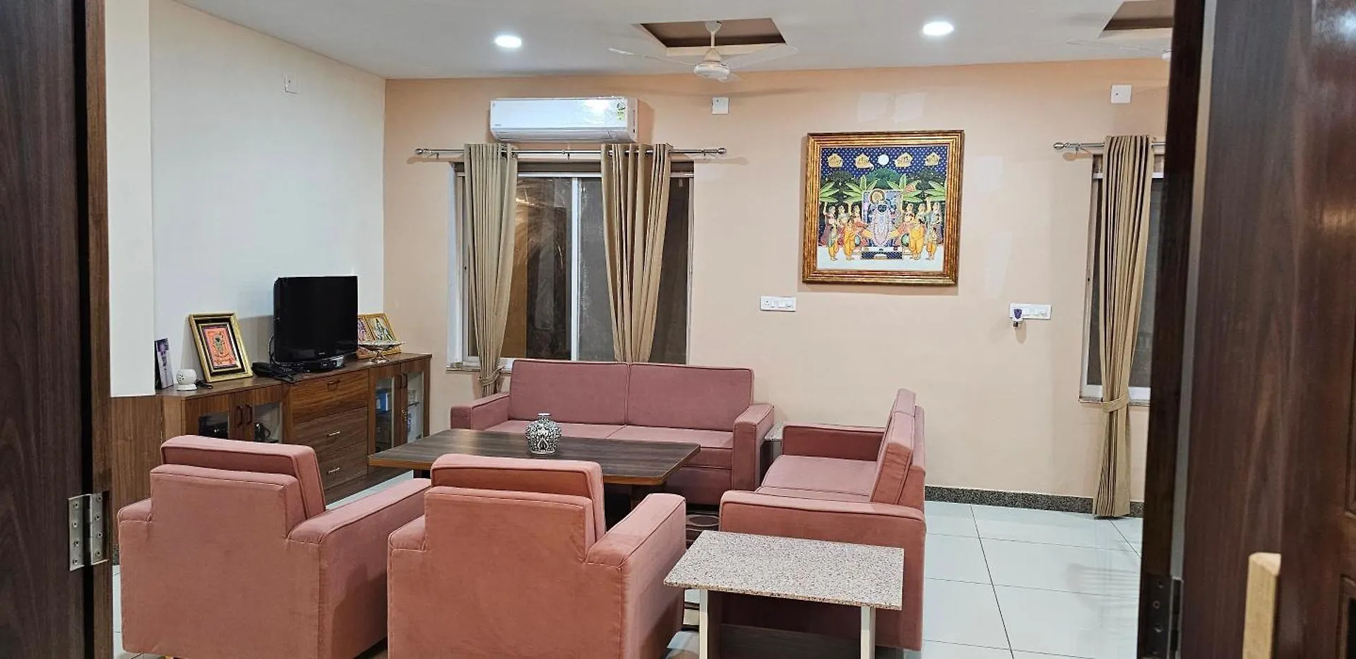 Villa Insignia - Entire 3 Bhk With Private Pool And Parking Udaipur India